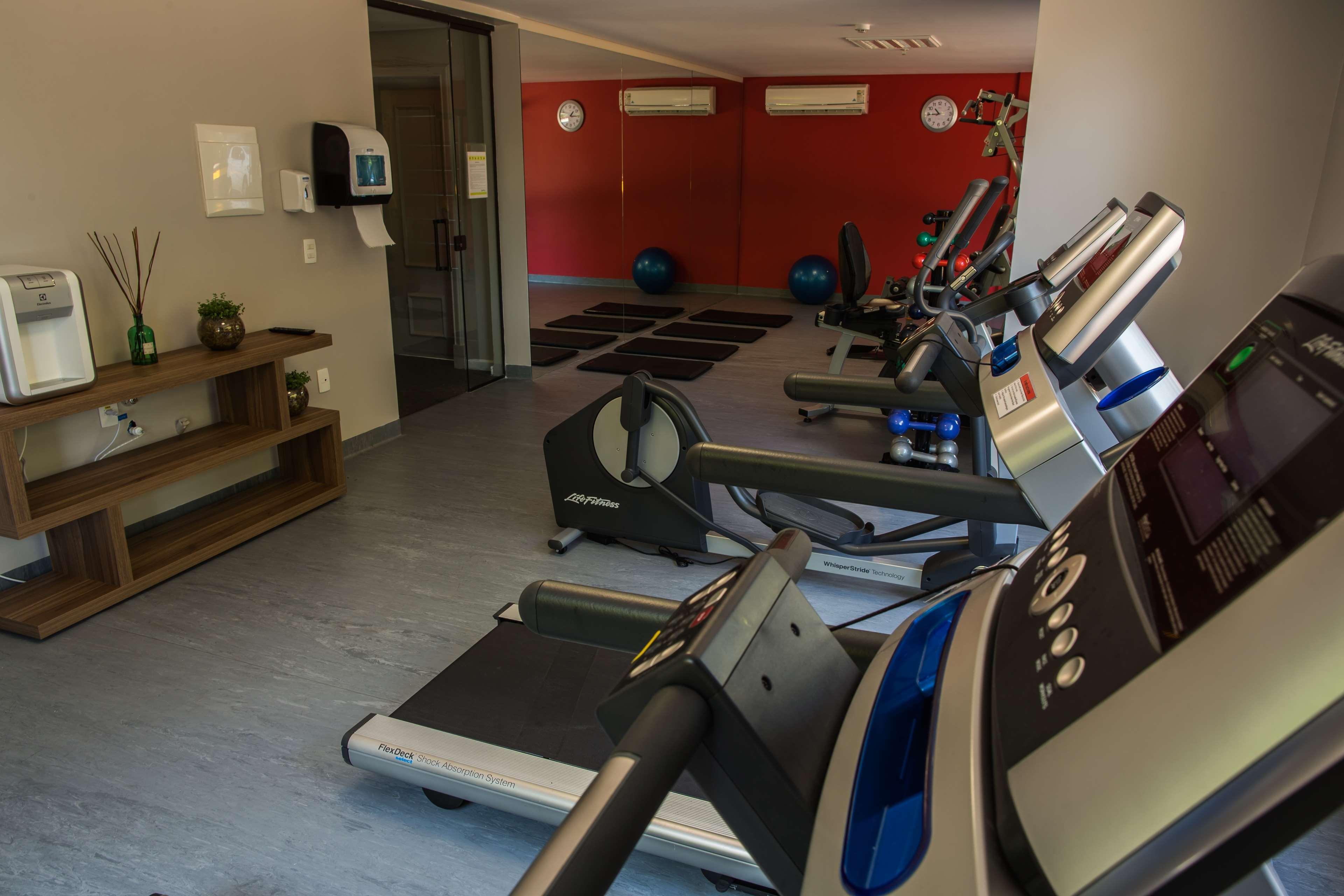 Art Hotel Transamerica Collection Порту-Алегри Экстерьер фото A gym in a hotel