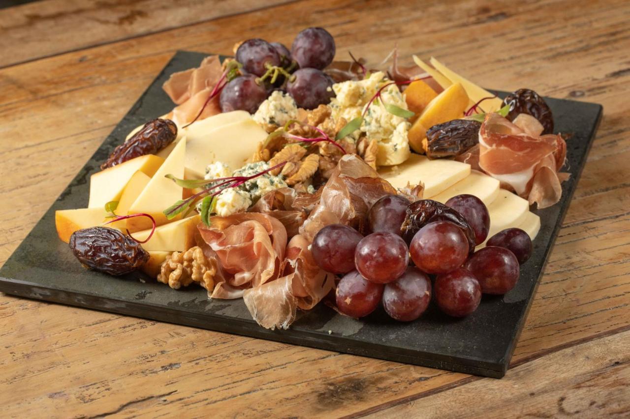 Art Hotel Transamerica Collection Порту-Алегри Экстерьер фото A cheese platter